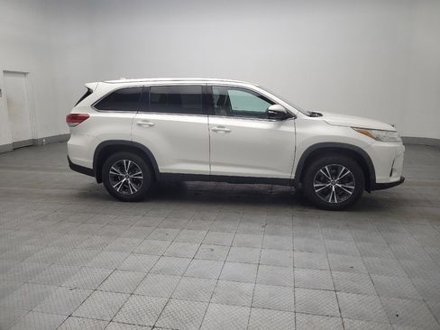 Used 2019 Toyota Highlander SE image 10