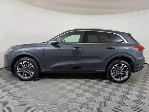 Used 2025 Audi Q5 Premium w/ Convenience Package AWD/4WD image 2