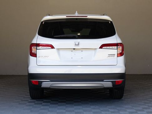 Used 2022 Honda Pilot Touring image 11
