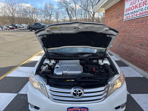 Used 2011 Toyota Avalon image 32