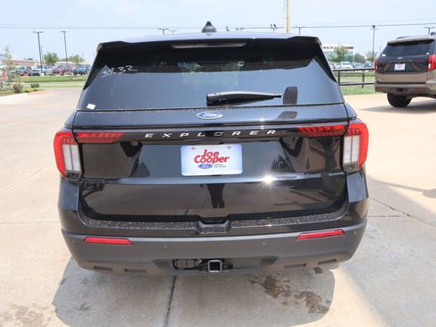 New 2026 Ford Explorer Active RWD image 21