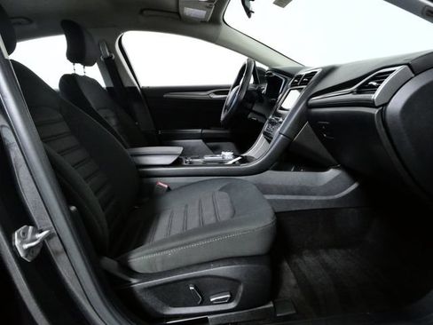 Certified 2017 Ford Fusion SE w/ Fusion SE Technology Package FWD image 10