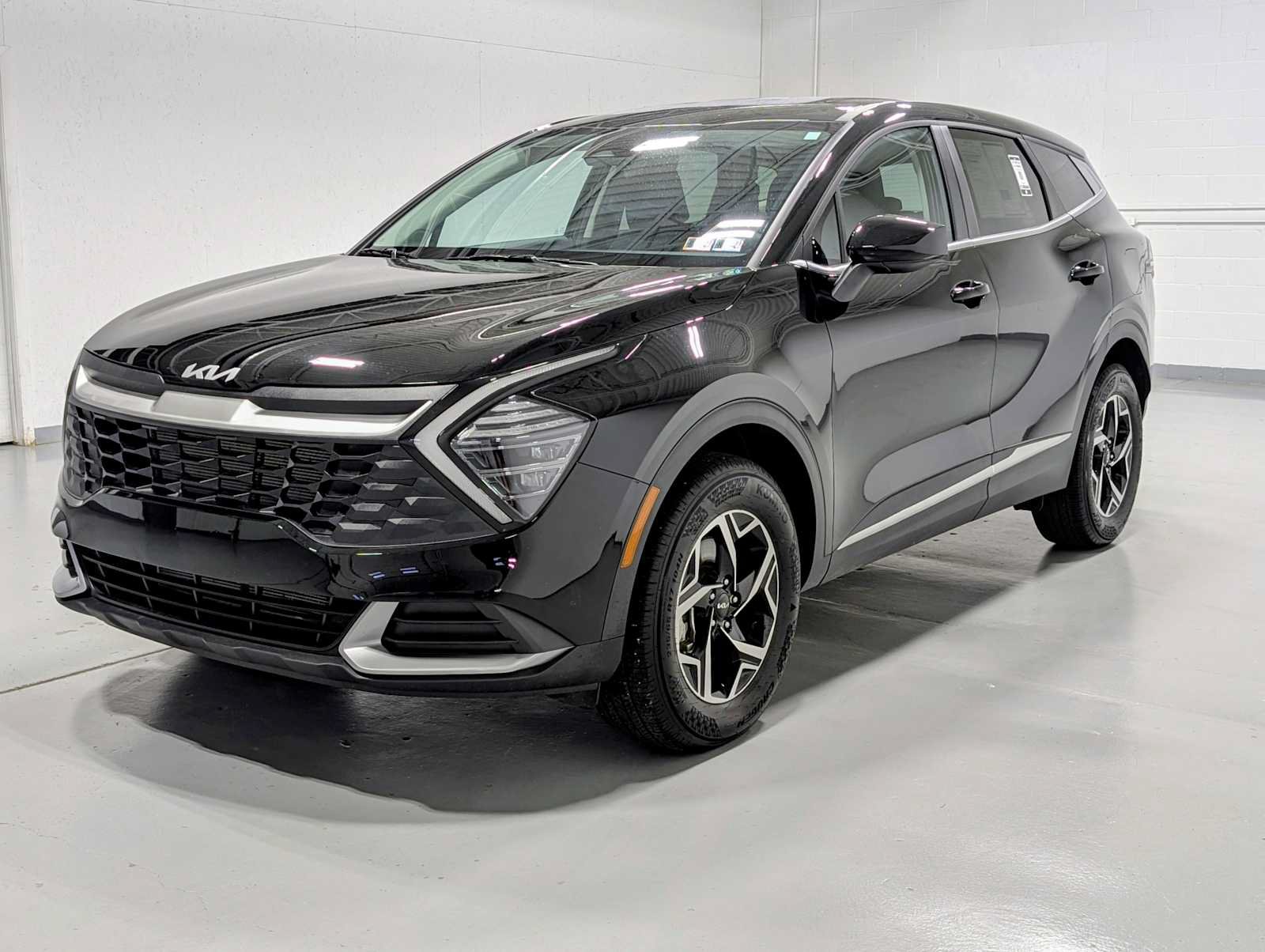 Certified 2025 Kia Sportage LX AWD/4WD image 1