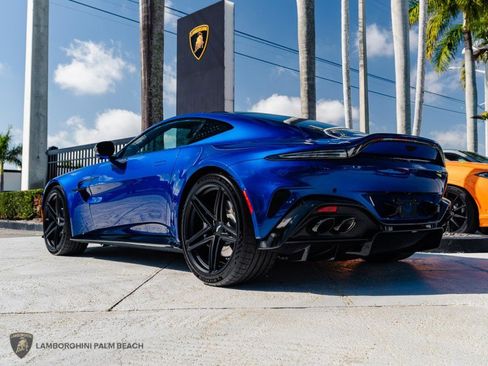 Used 2025 Aston Martin V8 Vantage Coupe image 3