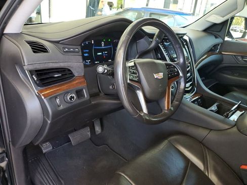 Used 2019 Cadillac Escalade Luxury RWD image 17