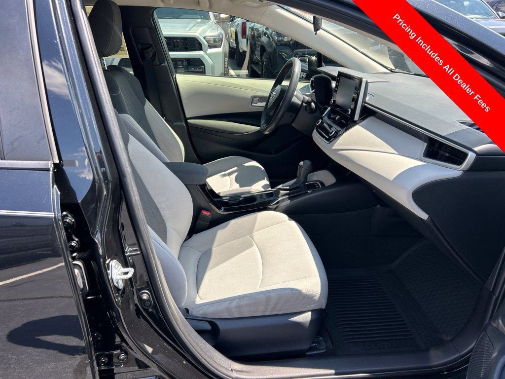 Used 2021 Toyota Corolla LE FWD image 18