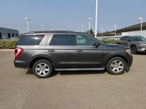 Used 2019 Ford Expedition XLT w/ Equipment Group 202A RWD image 3