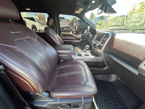 Used 2015 Ford F150 Platinum w/ Equipment Group 701A Luxury AWD/4WD image 31