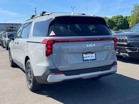 New 2026 Kia Carnival EX FWD image 11