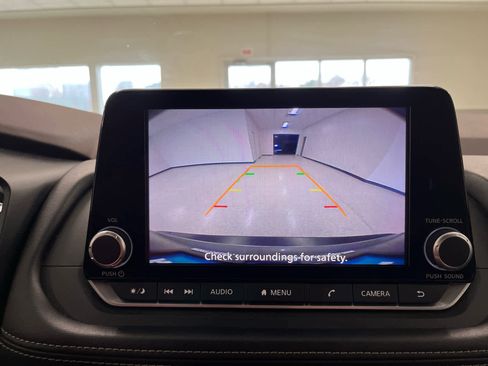 Used 2023 Nissan Rogue SV image 34