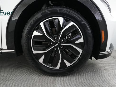 Used 2024 Kia EV6 Wind RWD image 20