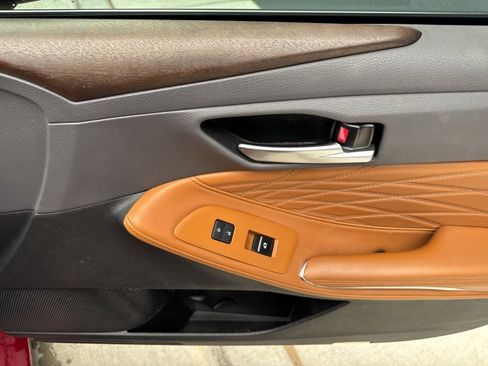 Used 2019 Toyota Avalon Limited image 19