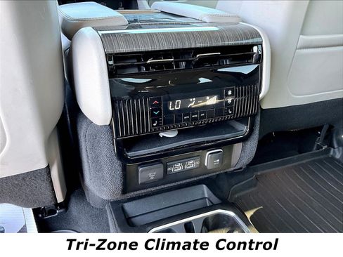 Used 2022 Jeep Wagoneer Series II w/ Premium Group I AWD/4WD image 10