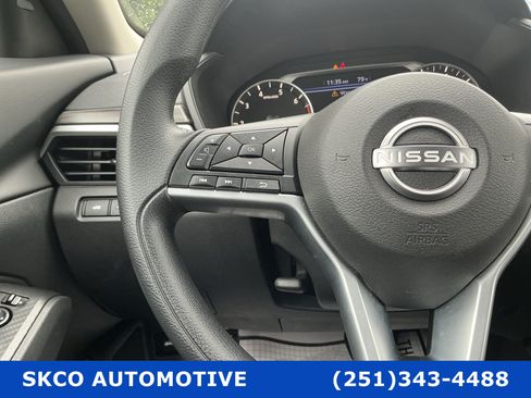 Used 2025 Nissan Altima 2.5 SV FWD image 18