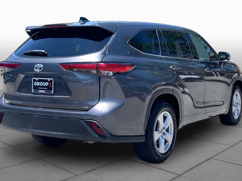 Used 2022 Toyota Highlander LE FWD image 13