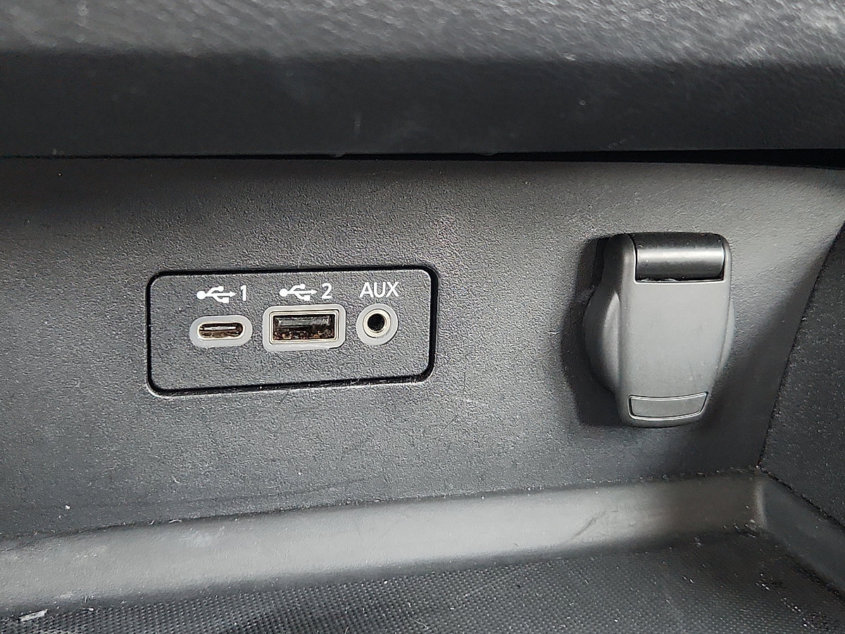 Used 2025 Nissan Altima 2.5 SV FWD image 10