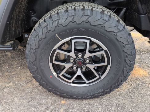 New 2026 Jeep Wrangler Rubicon w/ Steel Bumper Group image 13