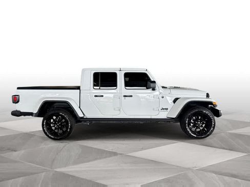 Used 2025 Jeep Gladiator Sport AWD/4WD image 9