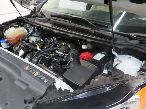 Used 2019 Ford Edge SE image 30