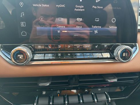 Used 2025 GMC Canyon AT4 w/ Technology Plus Package image 10