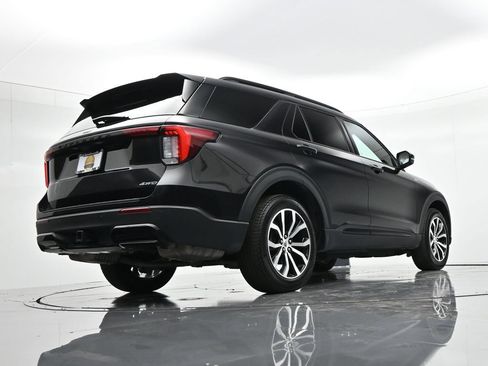 Certified 2025 Ford Explorer ST-Line AWD/4WD image 27
