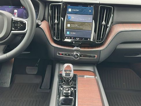Used 2023 Volvo XC60 B6 Ultimate w/ Climate Package image 11