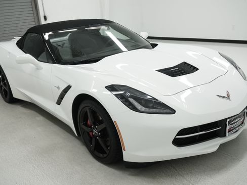 Used 2015 Chevrolet Corvette Stingray Convertible w/ 2LT Preferred Equipment Group RWD image 3