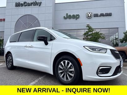 Used 2024 Chrysler Pacifica Limited