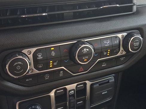 Used 2024 Jeep Gladiator Overland AWD/4WD image 15