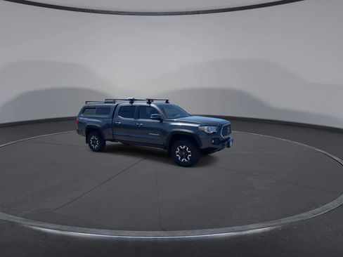 Used 2019 Toyota Tacoma TRD Off-Road w/ Technology Package AWD/4WD image 2