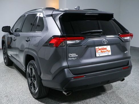 Used 2021 Toyota RAV4 XLE w/ Convenience Package FWD image 9