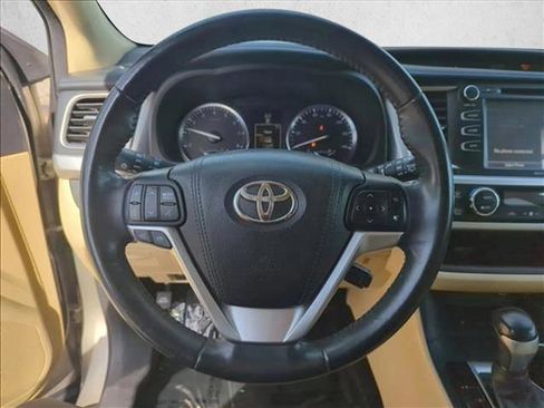 Used 2015 Toyota Highlander XLE image 12