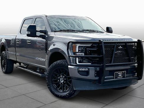 Certified 2022 Ford F250 Lariat w/ Black Appearance Package image 2