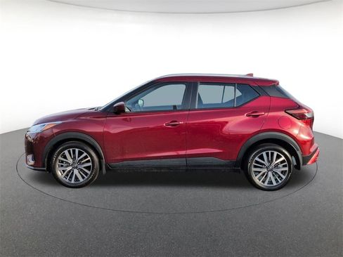 Used 2024 Nissan Kicks SV image 8