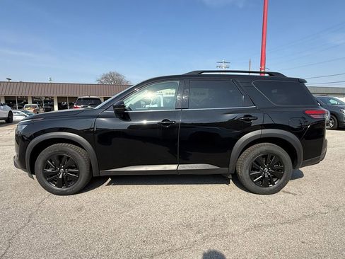 Used 2023 Nissan Pathfinder SV image 32