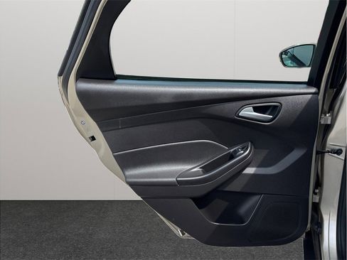 Used 2017 Ford Focus SE FWD image 28