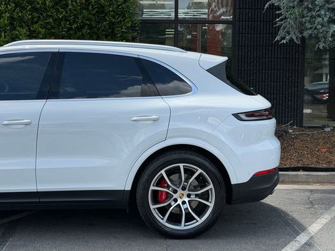 Used 2024 Porsche Cayenne S AWD/4WD image 11