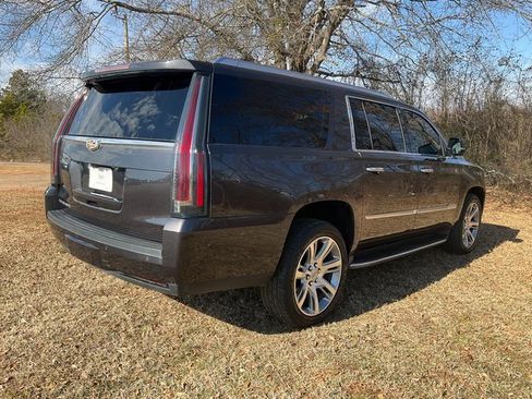 Used 2018 Cadillac Escalade ESV Luxury image 27