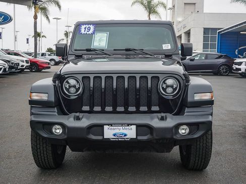 Used 2018 Jeep Wrangler Unlimited Rubicon AWD/4WD image 2