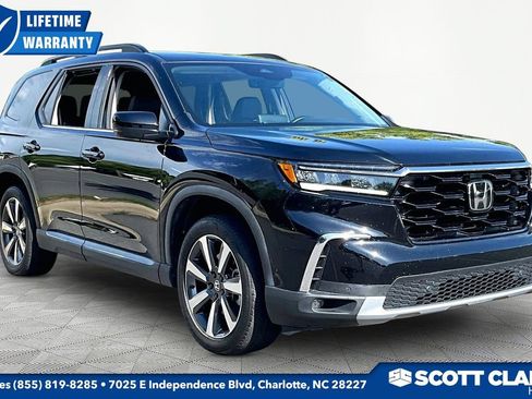 Used 2024 Honda Pilot Touring image 1