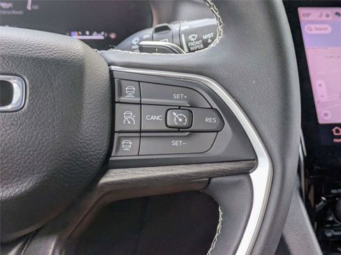 Used 2024 Jeep Grand Cherokee Limited w/ Luxury Tech Group II AWD/4WD image 31