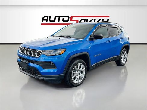 Used 2023 Jeep Compass Latitude image 3