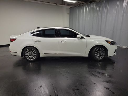 Used 2017 Kia Cadenza Premium FWD image 10