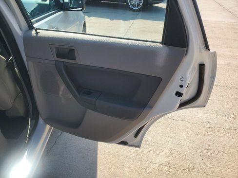 Used 2011 Ford Focus SE w/ 201A Rapid Spec Order Code FWD image 8