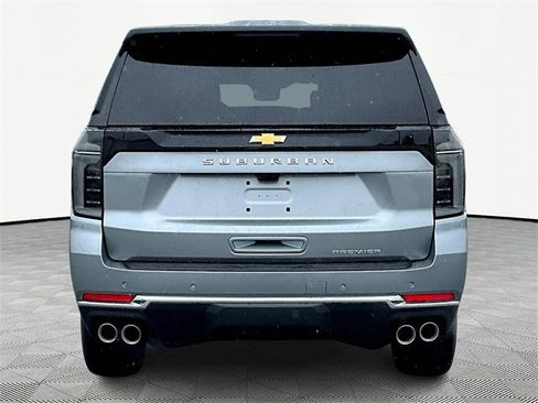 New 2025 Chevrolet Suburban Premier image 5