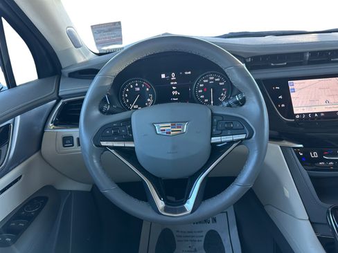Used 2025 Cadillac XT6 Premium Luxury w/ Technology Package FWD image 12