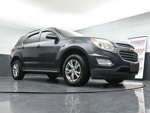 Used 2017 Chevrolet Equinox LT image 32