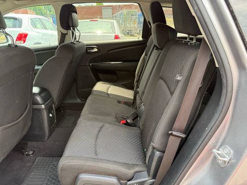 Used 2017 Dodge Journey SE w/ Flexible Seating Group FWD image 15