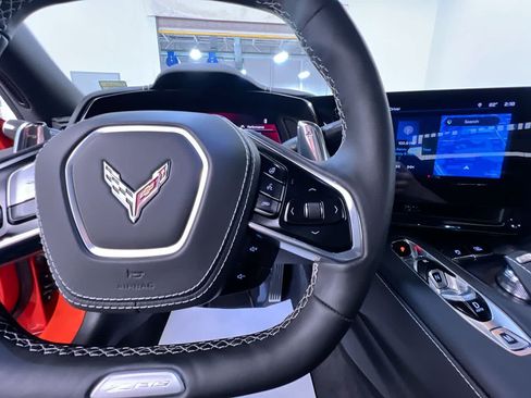 Used 2025 Chevrolet Corvette Z06 w/ Stealth Interior Trim Package RWD image 21