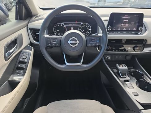 Certified 2022 Nissan Rogue SV FWD image 13